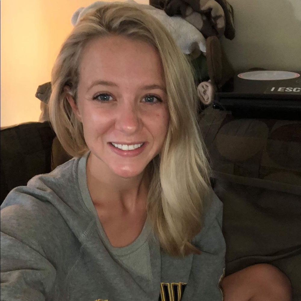 Meet your Posher, Hillarie